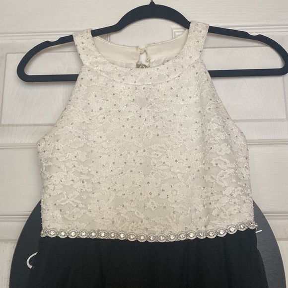 Girls black and white lace top dress - Picture 2 of 5